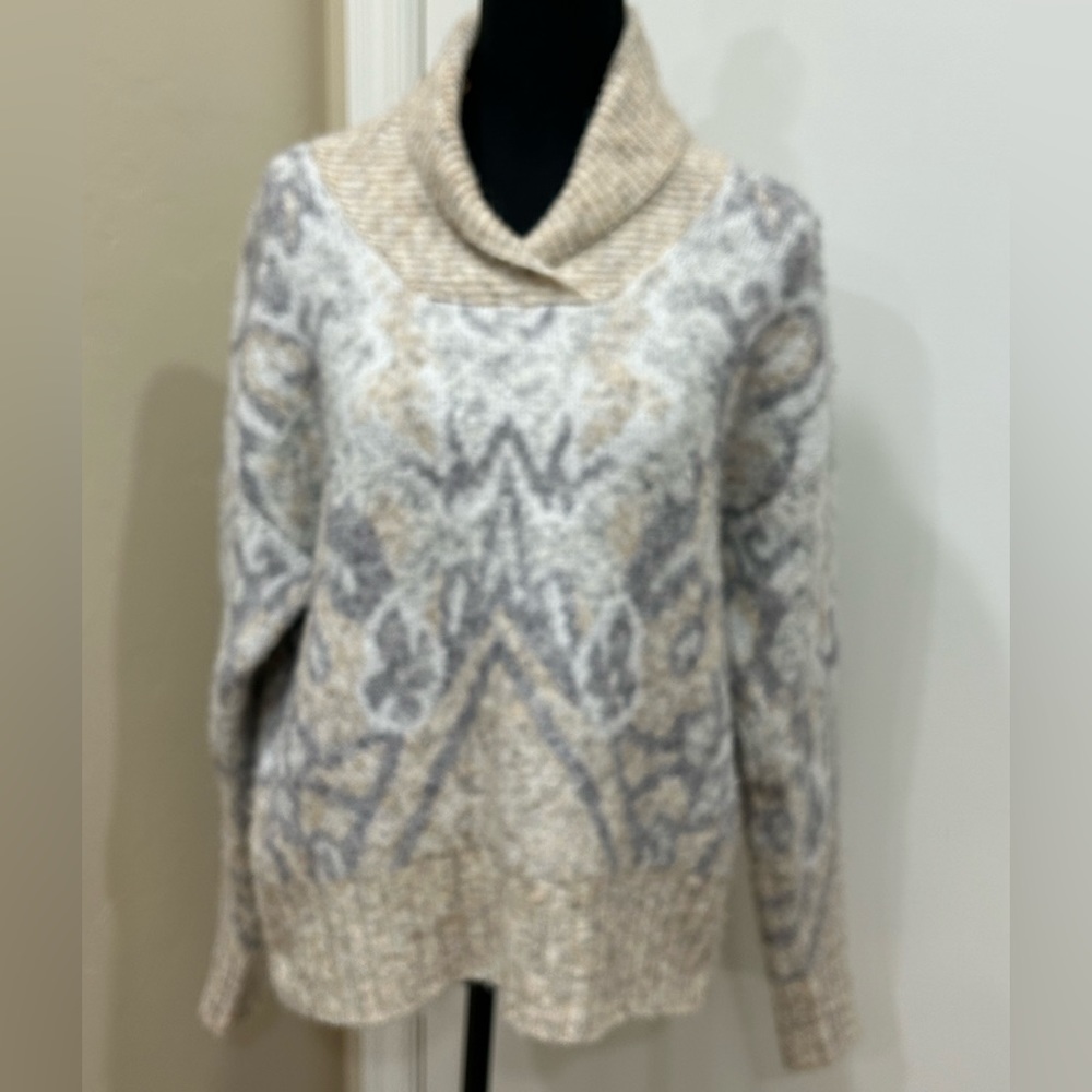 R Datyle Concious sweater- size medium